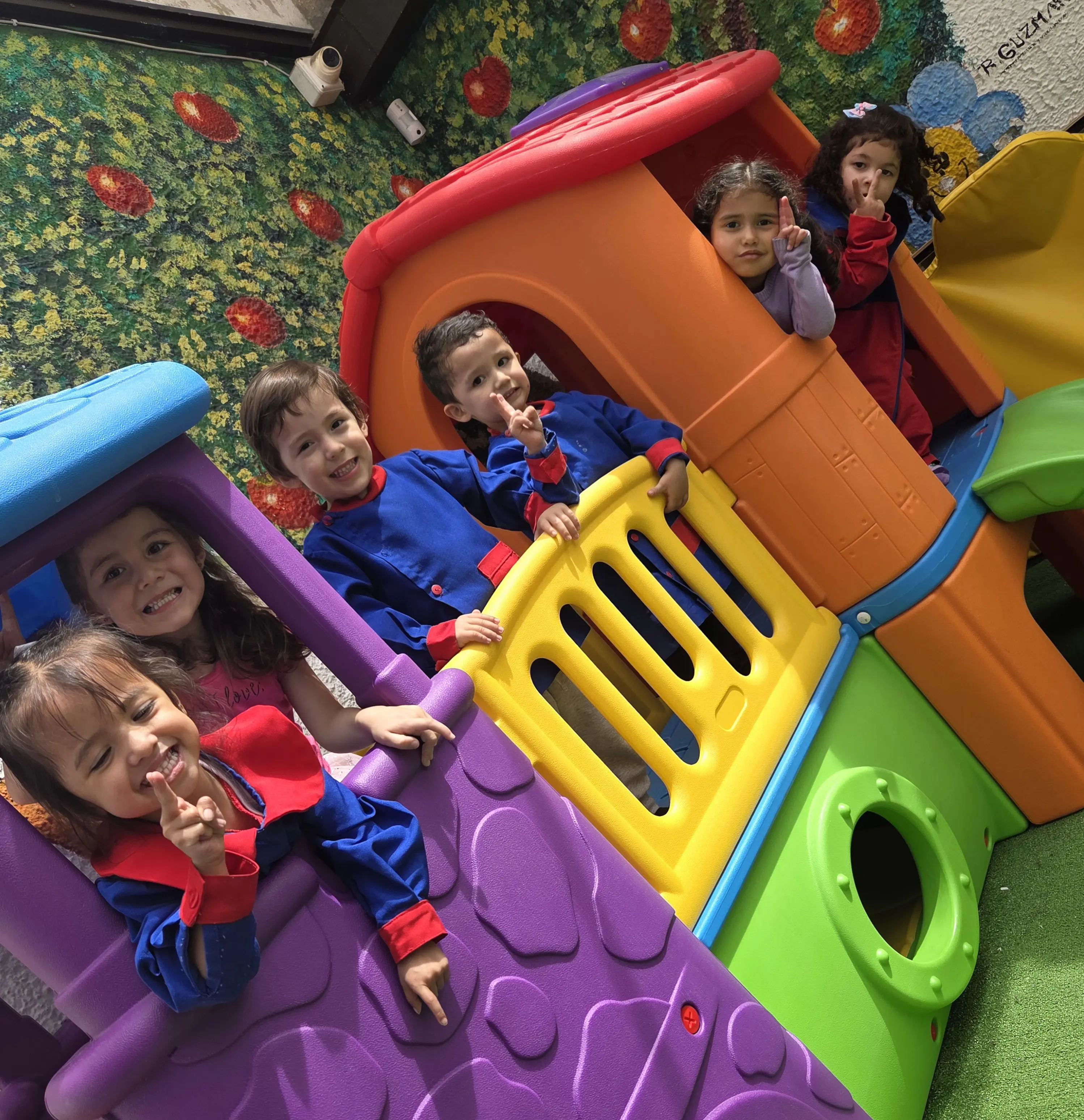 Niños del grupo Saltarines